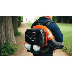 echo_pb770_backpack_power_blower_in_use_1-853x474