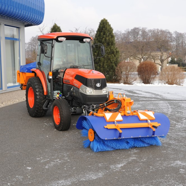 Front Sweeping Machine With Central Drive